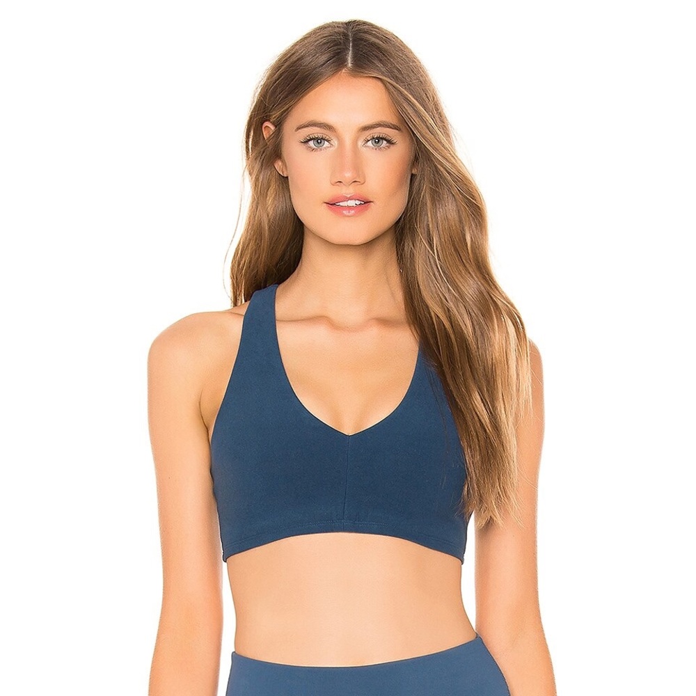 Alo yoga base bra
